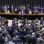 O plenário da Câmara dos Deputados aprovou nesta quarta-feira (25) a criação do empréstimo consignado para trabalhadores formais.
