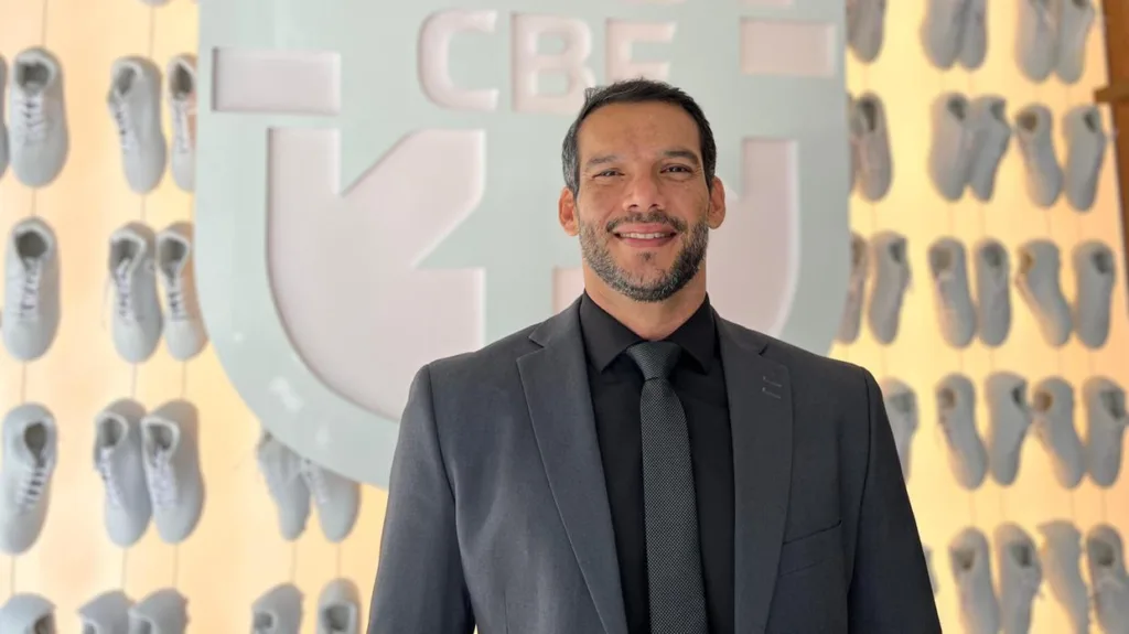 Samir Xaud, médico de formação e natural de Boa Vista (RR), foi eleito presidente da CBF em maio deste ano, tornando-se o mais jovem a assumir o cargo