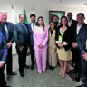 O prefeito de Placas, Arthur Possimoser do Socorro, e sua comitiva visitaram o senador Jader. Arthur participou da Marcha dos Prefeitos
