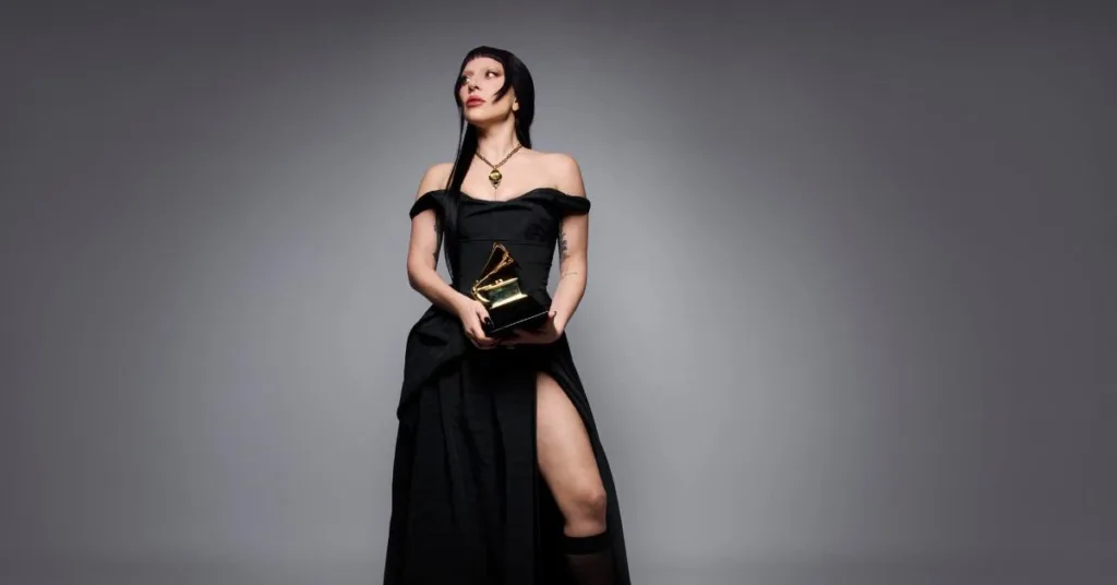 Sobre as areias da praia da Copacabana, o próximo show da cantora Lady Gaga acontece neste sábado (3), no Rio de Janeiro.