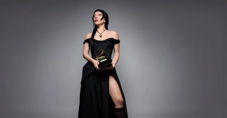 Sobre as areias da praia da Copacabana, o próximo show da cantora Lady Gaga acontece neste sábado (3), no Rio de Janeiro.