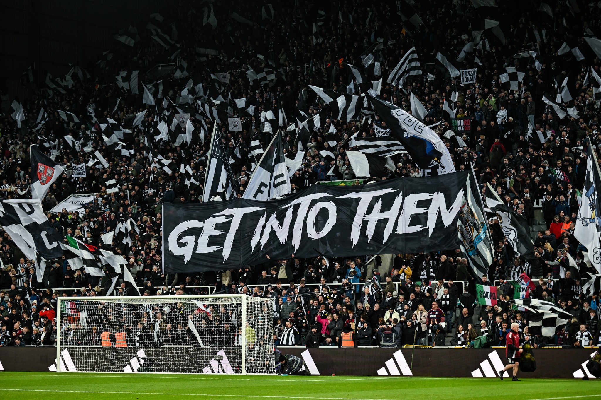 Newcastle e Chelsea duelam neste domingo (11), às 8h (horário de Brasília), pela 36ª rodada da Premier League