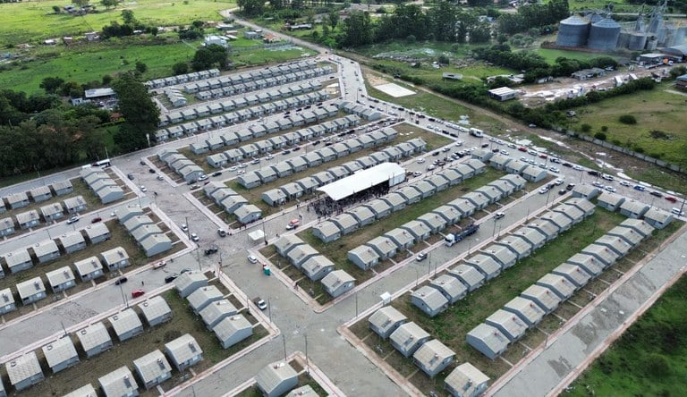 Cada unidade habitacional entregue tem 49,6 metros quadrados e conta com sistema de energia solar e infraestrutura completa Foto: Thiago Kraft/Ministério das Cidades.