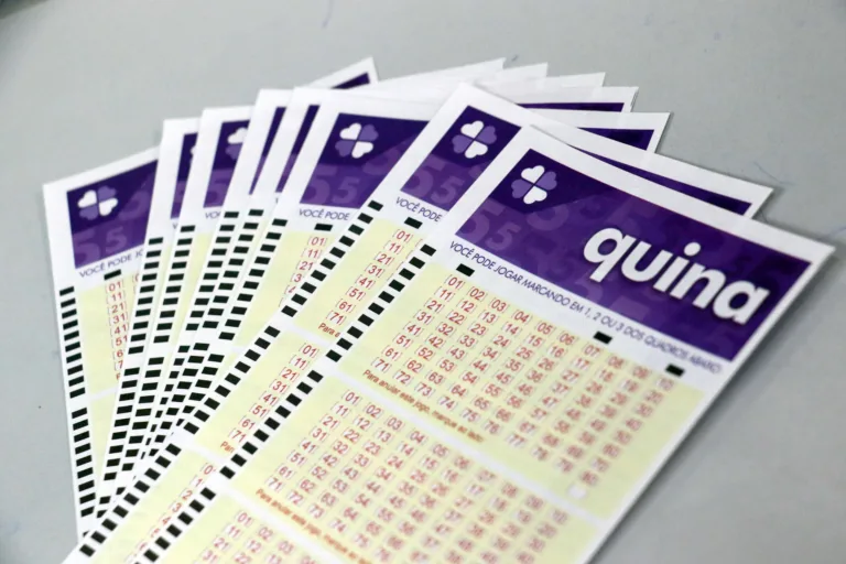 Concorra a prêmios grandiosos com a Quina: basta marcar de 5 a 15 números dentre os 80 disponíveis no volante e torcer.