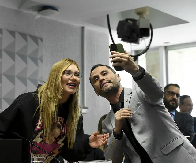 Senador Cleitinho (Republicanos-MG) pedi vídeo com apresentadora, influenciadora e empresária Virginia Pimenta da Fonseca Serrão Costa. Foto: Edilson Rodrigues/Agência Senado