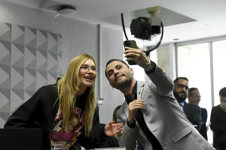 Senador Cleitinho (Republicanos-MG) pedi vídeo com apresentadora, influenciadora e empresária Virginia Pimenta da Fonseca Serrão Costa. Foto: Edilson Rodrigues/Agência Senado