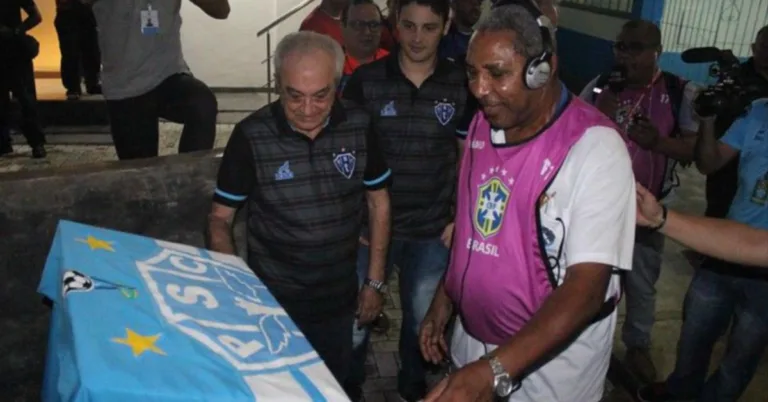 O Paysandu Sport Club emitiu uma nota de pesar após o falecimento do radialista Agripino Furtado, setorista mais antigo da história do clube, que faleceu nesta sexta-feira (16)