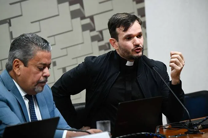 Padre Patrick condena na CPI das Bets propaganda de apostas por influenciadores Foto: Carlos Moura/Agência Senado Padre Patrick condena na CPI das Bets propaganda de apostas por influenciadores Foto: Carlos Moura/Agência Senado