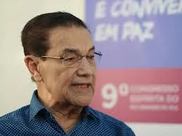 Considerado o maior líder espírita do país, Divaldo Franco, conhecido como "O Semeador de Estrelas", foi sepultado nesta quinta-feira (15)