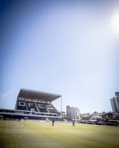 Operário-PR e América-MG se enfrentam neste domingo (4), às 20h30 (horário de Brasília), no Estádio Germano Krüger,