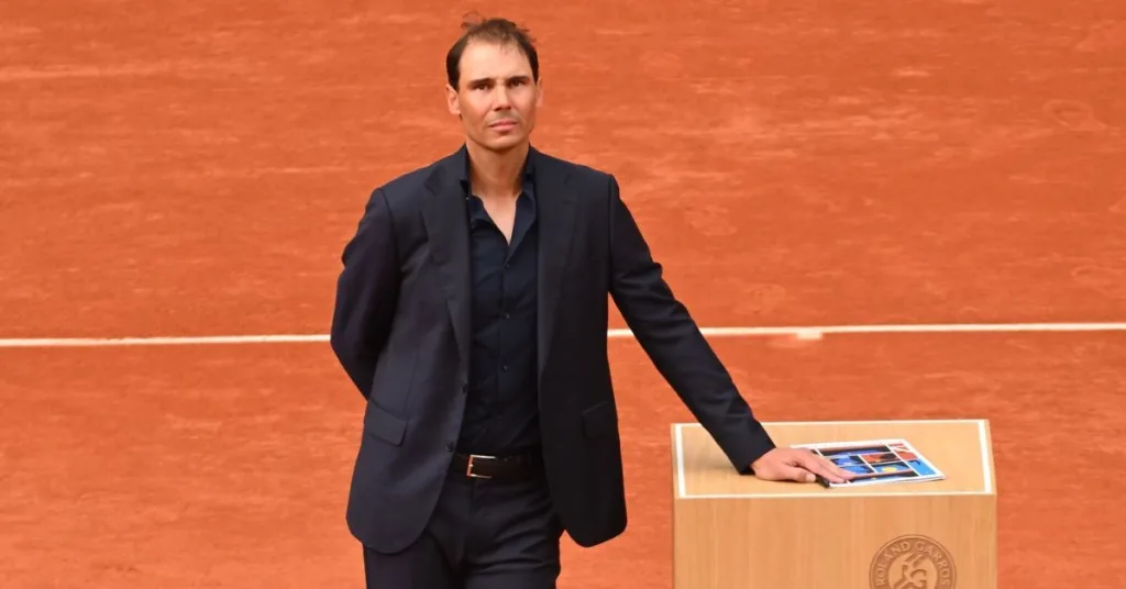 Um ano após sua última partida em Roland Garros, Rafael Nadal foi reverenciado neste domingo (25), no Estádio Philippe Chatrier. Foto: Roland Garros
