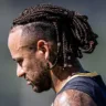 O Santos vai lançar duas novas camisas inspiradas nos ídolos Neymar e Giovanni. O Santos vai lançar nas próximas semanas a "camisa azul de Neymar".
