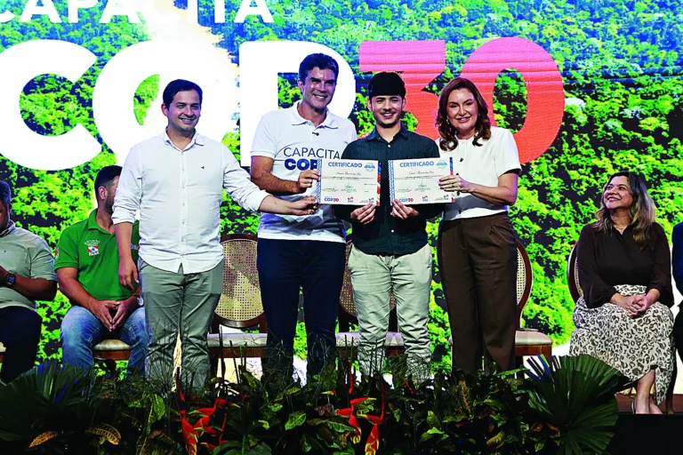 Belém, Pará, Brasil. Cidade. ENTREGA CERTIFICADO – CAPACITA COP30 - ID 927832 - 12/05/2025. Foto: Ricardo Amanajás / Diario do Pará.