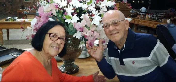 Um casal que viveu junto por quase oito décadas morreu no mesmo dia. Odileta e Paschoal estiveram juntos por 77 anos. Um casal que viveu junto por quase oito décadas morreu no mesmo dia. Odileta e Paschoal estiveram juntos por 77 anos.