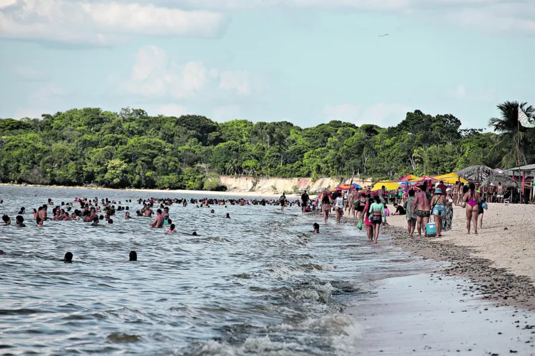 O Prefeito de Belém, Igor Normando, anuncia o lançamento das novas lanchas, chamadas de “Geladão”, para o itinerário Cotijuba/Icoaraci
