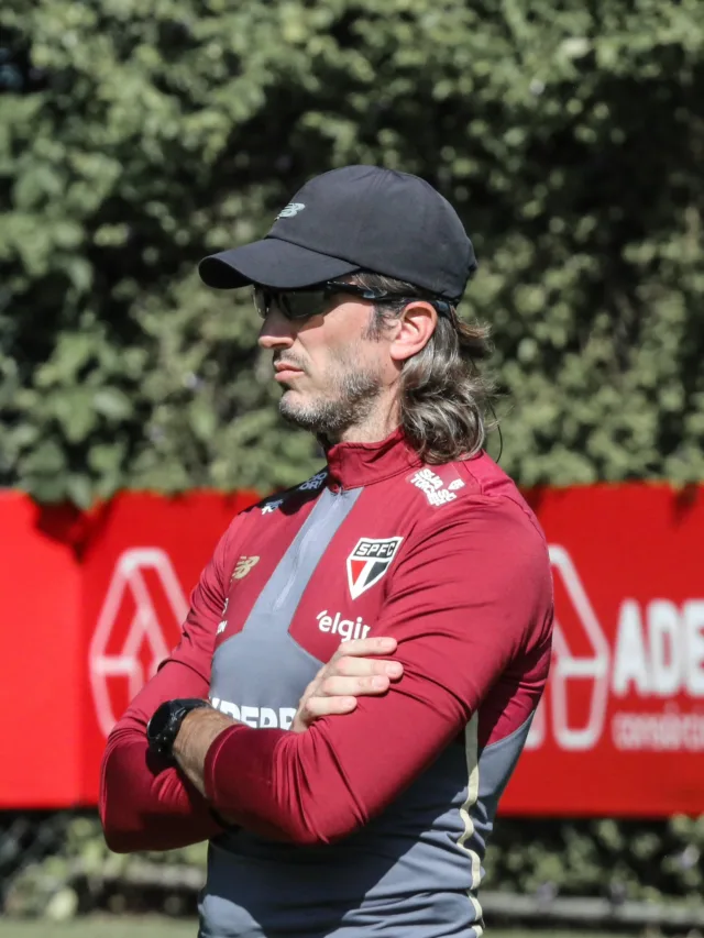 Pressionados pelos resultados recentes, São Paulo e Grêmio medem forças neste sábado (17), às 21h (de Brasília), no Morumbis, em duelo válido pela 9ª rodada