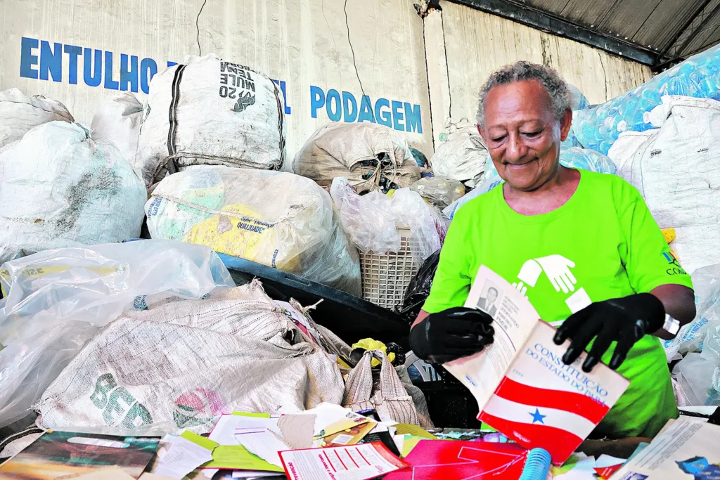 Aos 71 anos de idade, Lourdes Santos da Costa tem orgulho da trajetória construída há 14 anos como catadora.