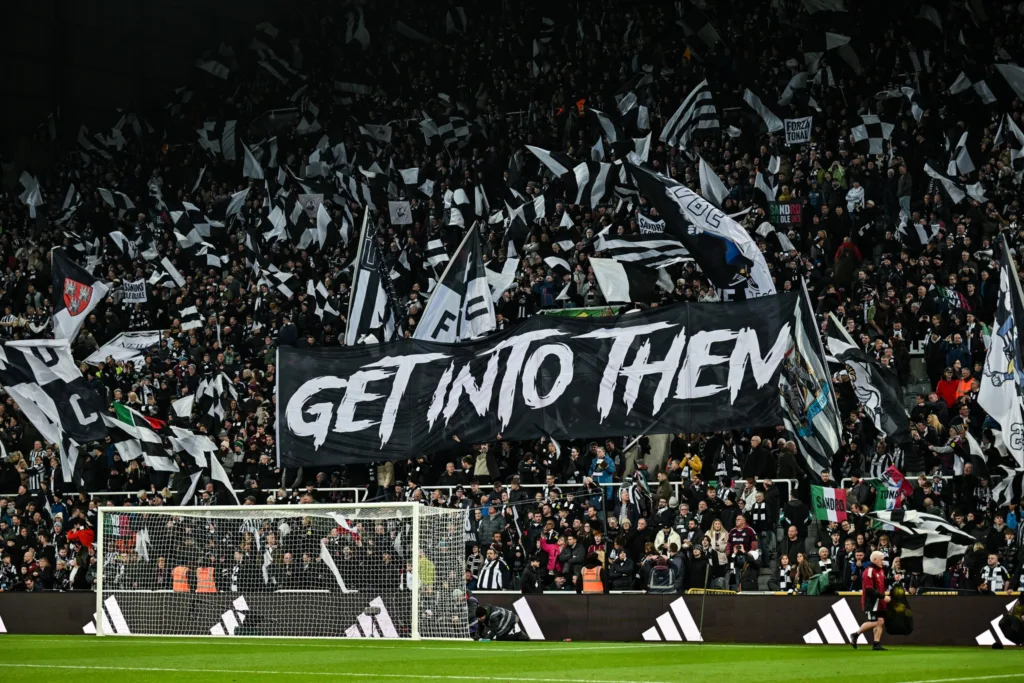 Newcastle e Chelsea duelam neste domingo (11), às 8h (horário de Brasília), pela 36ª rodada da Premier League