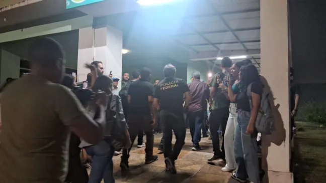No início da noite desta quarta-feira (28), policiais federais chegaram à Universidade Federal Rural da Amazônia (Ufra) para cumprir uma ordem judicial de suspensão imediata da eleição para reitor(a) da instituição.