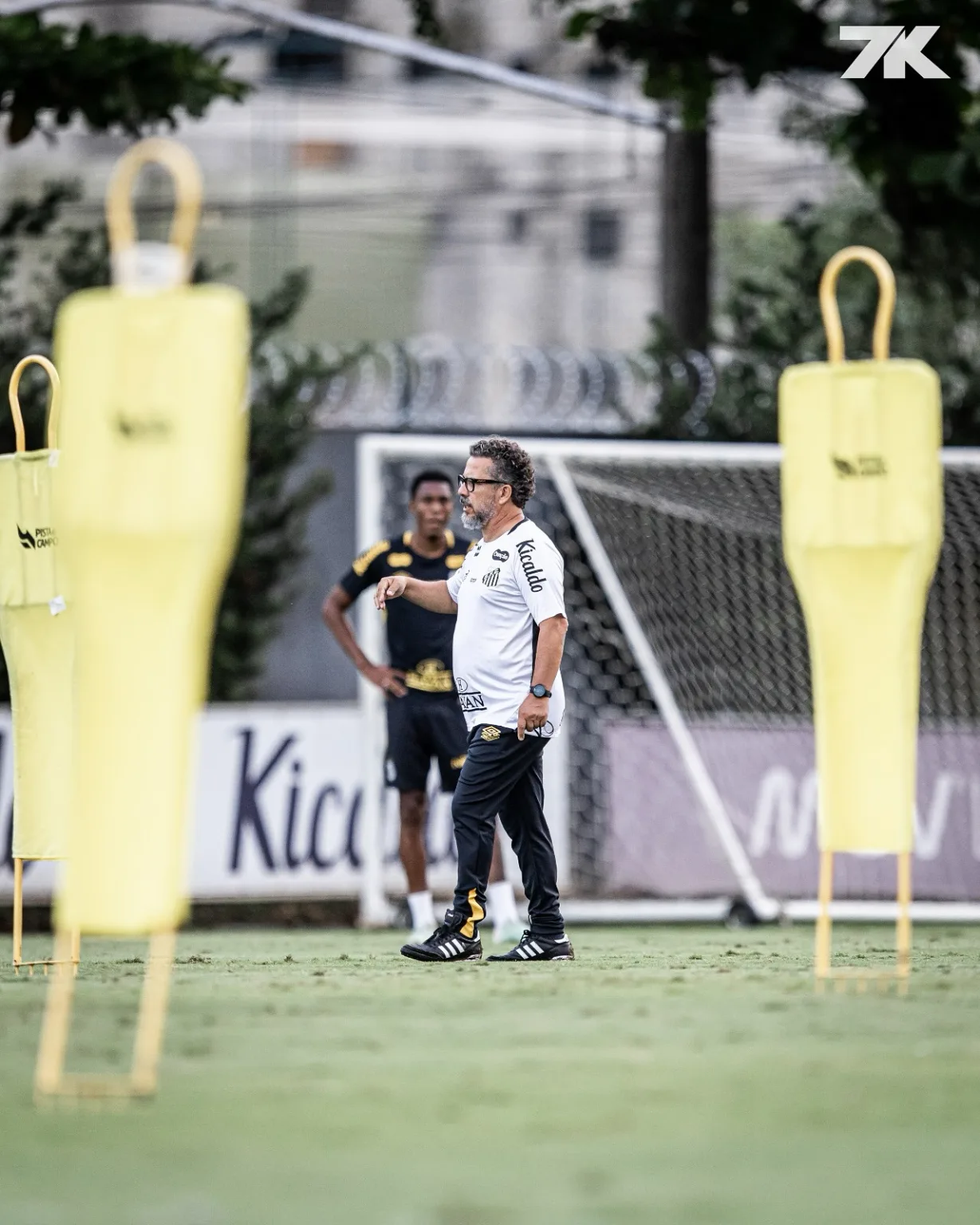 Cléber Xavier, ex-auxiliar de Tite, é o novo técnico do Peixe. Foto: Santos FC