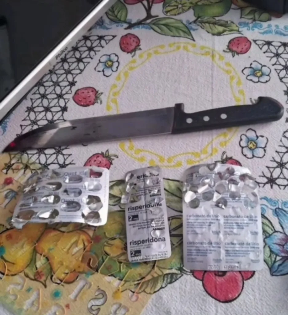 Um homem, identificado apenas como Davi, matou a própria mãe e, em seguida, se entregou à Polícia Civil, relatando sua versão dos fatos. Um homem, identificado apenas como Davi, matou a própria mãe e, em seguida, se entregou à Polícia Civil, relatando sua versão dos fatos.