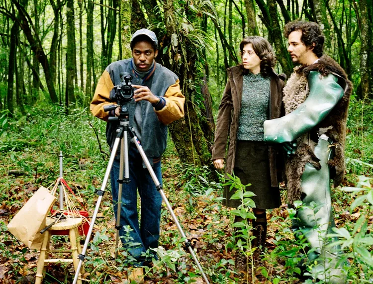A iniciativa busca resgatar obras fundamentais da cinematografia nacional e aproximá-las de novas gerações, oferecendo a experiência original de assistir aos filmes no cinema. A iniciativa busca resgatar obras fundamentais da cinematografia nacional e aproximá-las de novas gerações, oferecendo a experiência original de assistir aos filmes no cinema.