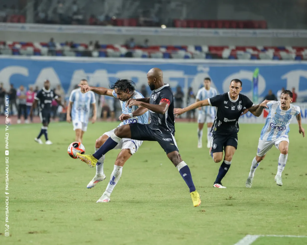 Encerrado o clássico deste domingo, cujo início acontece às 17h, o Mangueirão, terá, mais uma vez, o palco montado em seu gramado para a entrega de medalhas e do troféu de campeão a Remo ou Paysandu,