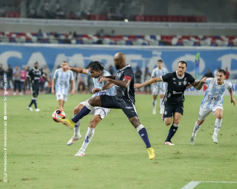 Encerrado o clássico deste domingo, cujo início acontece às 17h, o Mangueirão, terá, mais uma vez, o palco montado em seu gramado para a entrega de medalhas e do troféu de campeão a Remo ou Paysandu,