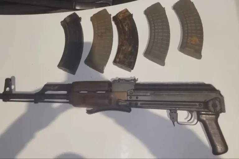 Arma de grosso calibre foi localizada em imóvel abandonado do bairro em Belém