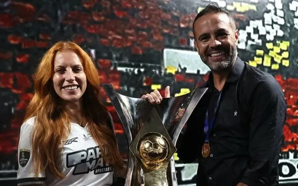 Cinco meses após a separação, o treinador português Artur Jorge, ex-técnico do Botafogo, e Maria Marques estão oficialmente divorciados.
