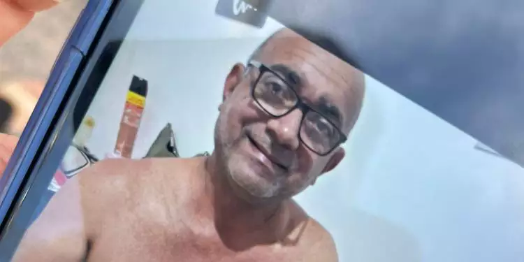O taxista Odinelson da Silva, de 47 anos, que estava trocando um pneu no local, foi atingido por disparos durante o tiroteio e morreu no local.