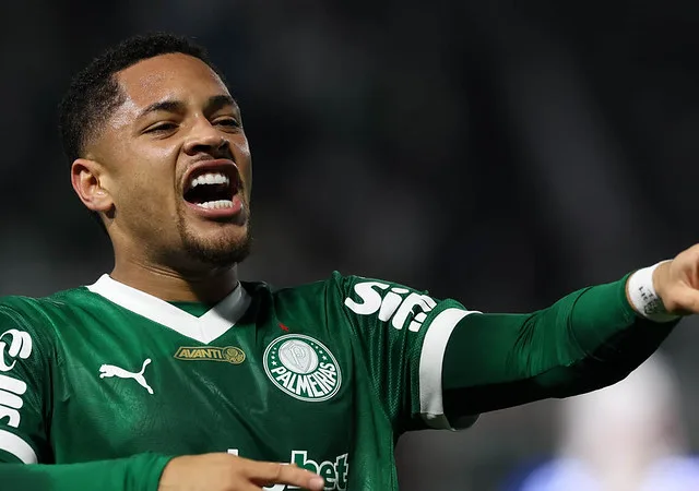 O Palmeiras venceu o São Paulo por 1 a 0 com gol quase no último lance, na Arena Barueri, pela 8ª rodada do Brasileiro.