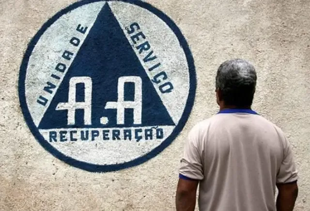 Prestes a completar 90 anos em junho, o Alcoólicos Anônimos (AA) é uma irmandade com presença em 180 países que reúne pessoas dispostas a compartilhar experiências