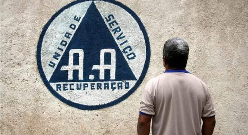 Prestes a completar 90 anos em junho, o Alcoólicos Anônimos (AA) é uma irmandade com presença em 180 países que reúne pessoas dispostas a compartilhar experiências