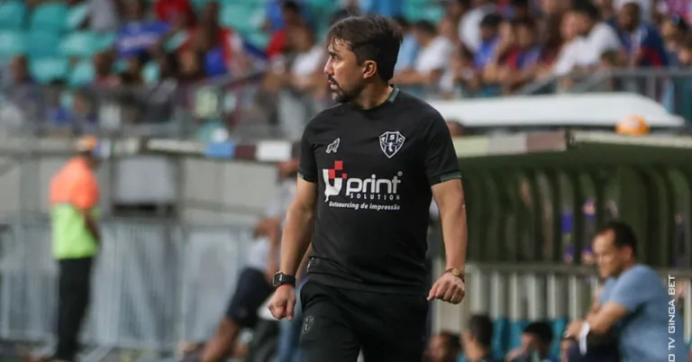 O técnico Luizinho Lopes está sob forte pressão no Paysandu, que ocupa a lanterna da Série B do Campeonato Brasileiro