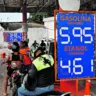 Condutores ouvidos afirmam que a gasolina é bem mais cara que o etanol, mas preferem a primeira opção na hora de abastecer