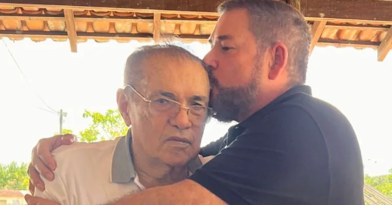 O empresário com o filho, ex-prefeito Eslon Martins. Foto: Divulgação