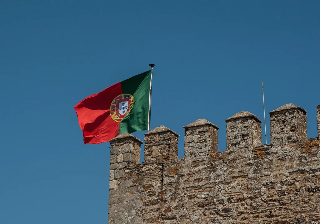 O governo de Portugal anunciou que cerca de 18 mil imigrantes terão que deixar o país nas próximas semanas após terem seus pedidos de residência negados.