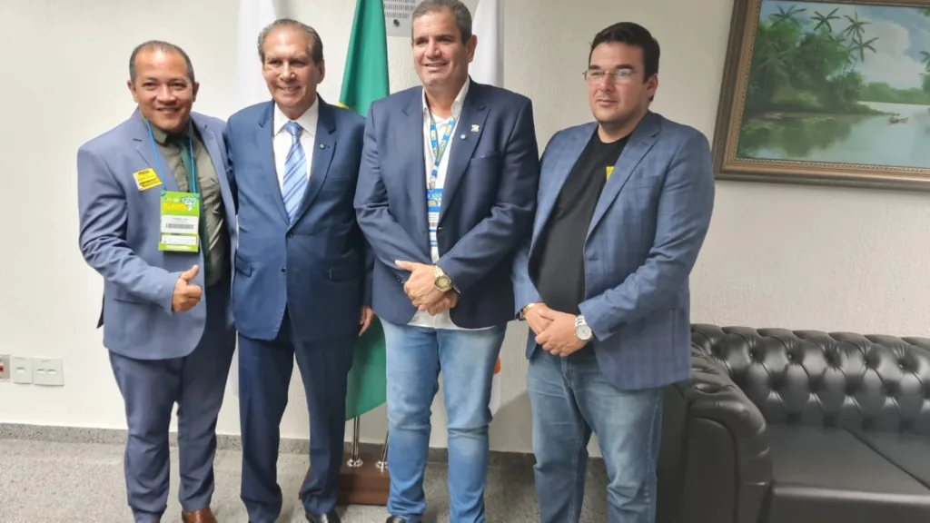 Presentes na 26ª Marcha, prefeitos agradecem apoio de Jader Barbalho Presentes na 26ª Marcha, prefeitos agradecem apoio de Jader Barbalho
