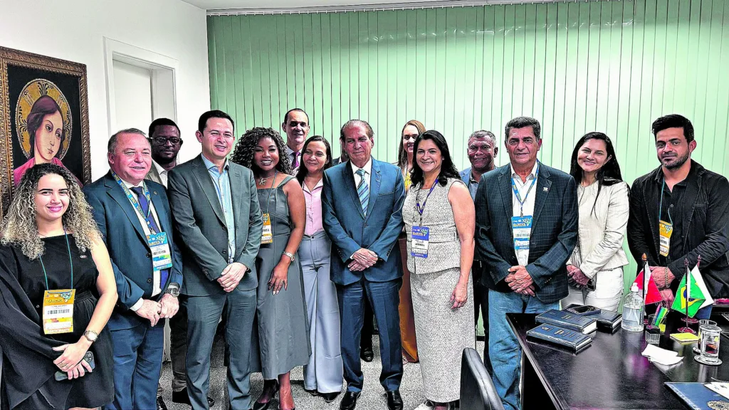 Jader recebeu comitiva de prefeitos no seu gabinete FOTO: DIVULGAÇÃO Jader recebeu comitiva de prefeitos no seu gabinete FOTO: DIVULGAÇÃO