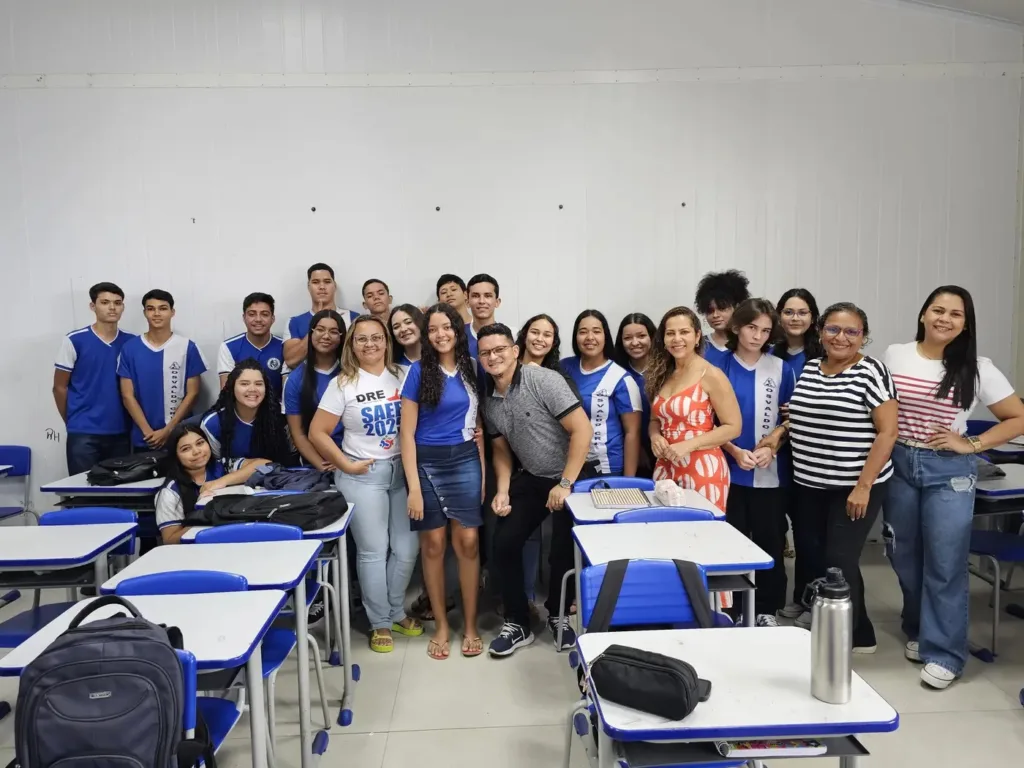 Maria Júlia (jovem que está de saia na foto) celebra a conquista da bolsa de Iniciação Científica Júnior, concedida pelo CNPq
FOTO: Divulgação Maria Júlia (jovem que está de saia na foto) celebra a conquista da bolsa de Iniciação Científica Júnior, concedida pelo CNPq
FOTO: Divulgação