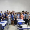 Maria Júlia (jovem que está de saia na foto) celebra a conquista da bolsa de Iniciação Científica Júnior, concedida pelo CNPq
FOTO: Divulgação