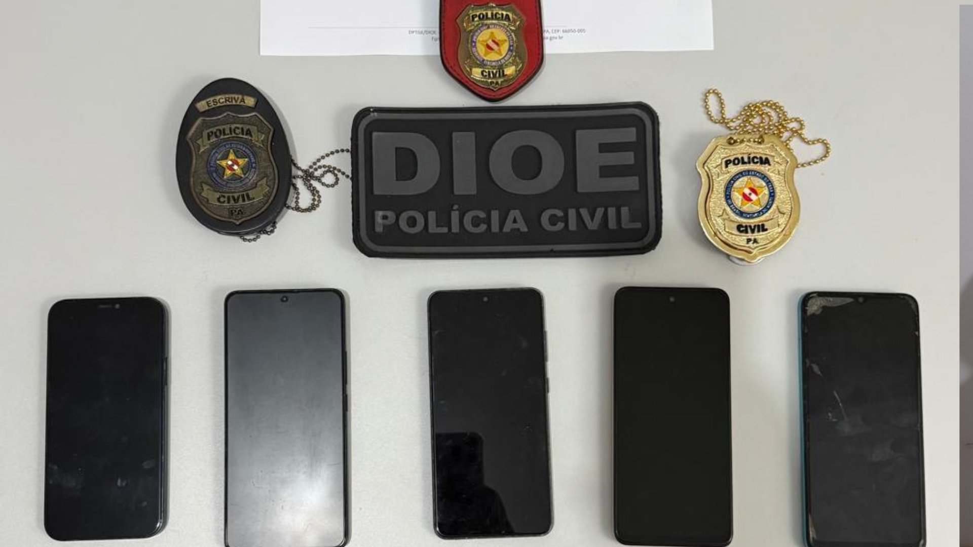 Na manhã desta quinta-feira (22), dez celulares foram entregues aos seus donos, mostrando o compromisso da polícia em recuperar os bens furtados.
