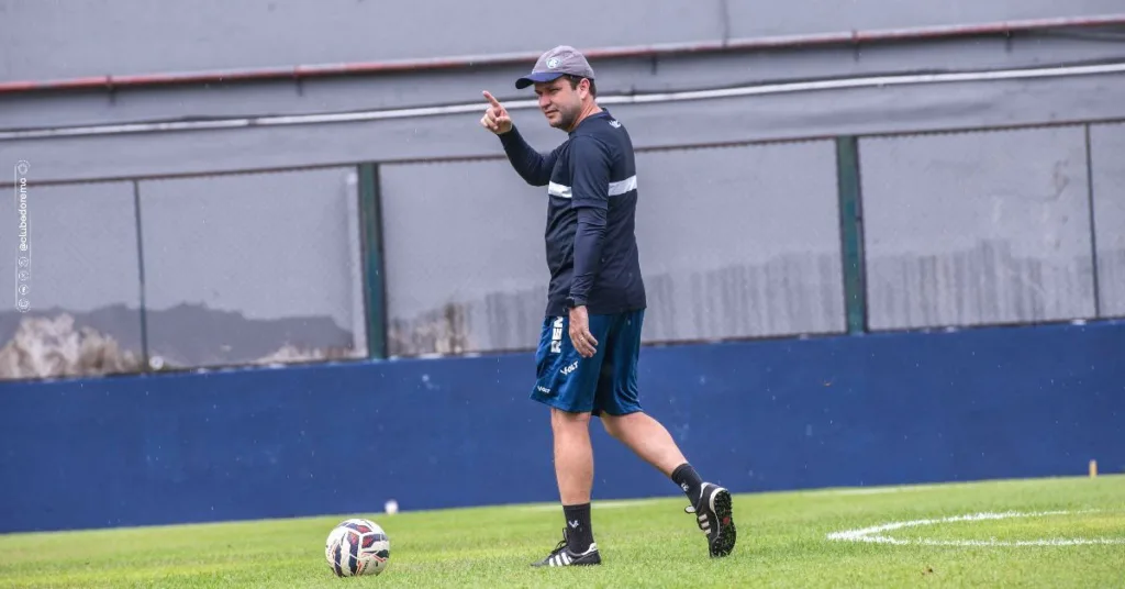 Técnico azulino celebra bom momento, mas prega cautela e trabalho duro - Foto: Samara Miranda/Remo Técnico azulino celebra bom momento, mas prega cautela e trabalho duro - Foto: Samara Miranda/Remo