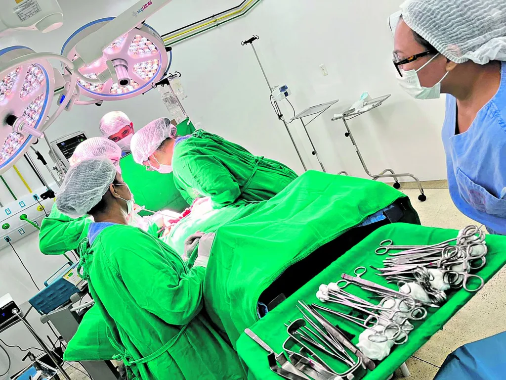 O espaço prima ainda pelo atendimento humanizado, além do emprego de tecnologias avançadas nos procedimentos médicos, como na primeira cirurgia oncológica realizada na unidade