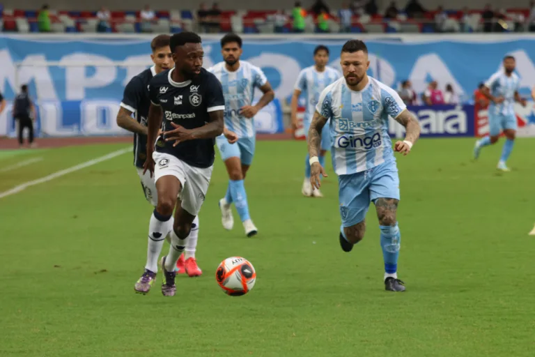 Clube do Remo e Paysandu, rivais históricos do futebol paraense, deixam momentaneamente a disputa acirrada da Série B para focar todas as suas energias na grande final do Campeonato Paraense de 2025