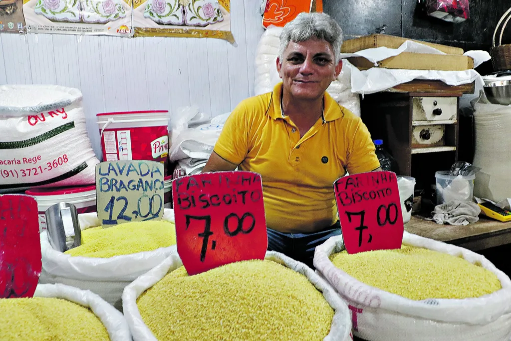 Para Inácio Paiva Lima, 56 anos, vendedor de farinha de mandioca desde os anos 1990, a pandemia veio como um susto — e um grande desafio