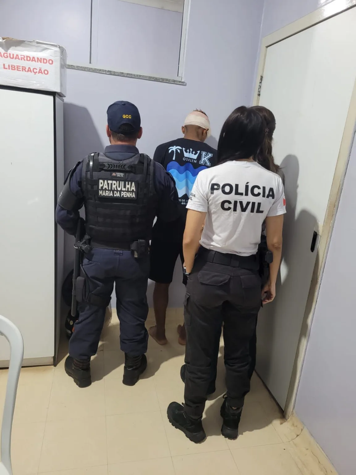 Mesmo bastante machucada, a vítima conseguiu narrar sobre os fatos informando que na madrugada, após uma discussão com Joelson Nascimento foi agredida várias vezes por ele Mesmo bastante machucada, a vítima conseguiu narrar sobre os fatos informando que na madrugada, após uma discussão com Joelson Nascimento foi agredida várias vezes por ele