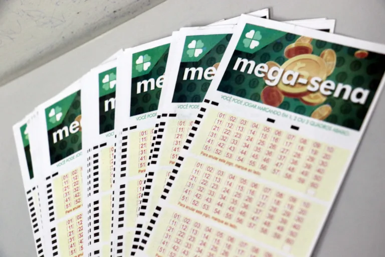 O concurso 2.867 da Mega-Sena foi realizado na noite deste sábado (24) em São Paulo, distribuindo um prêmio estimado em R$ 3.458.912,41