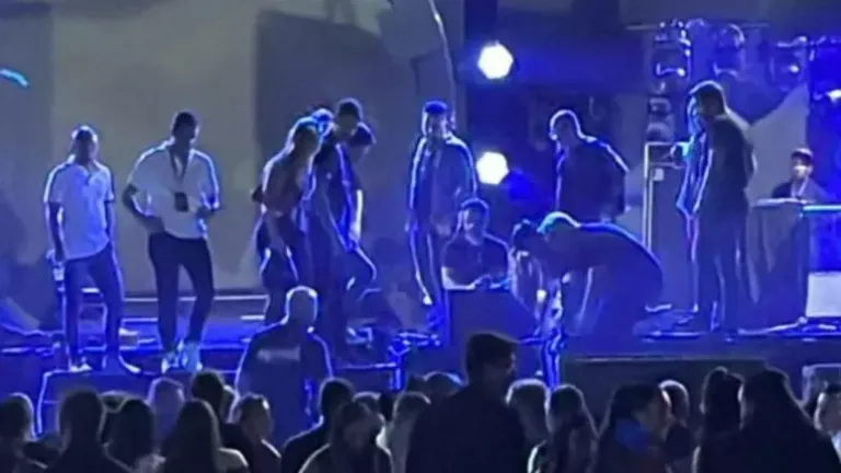 O cantor Marrone, da dupla com Bruno, deu um susto nos músicos e no público presente num show em Goiânia (GO), realizado na noite de sábado (10).